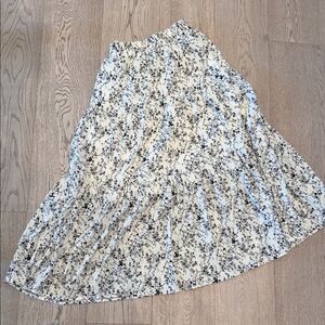 Chic Floral A-Line Skirt - Black and White